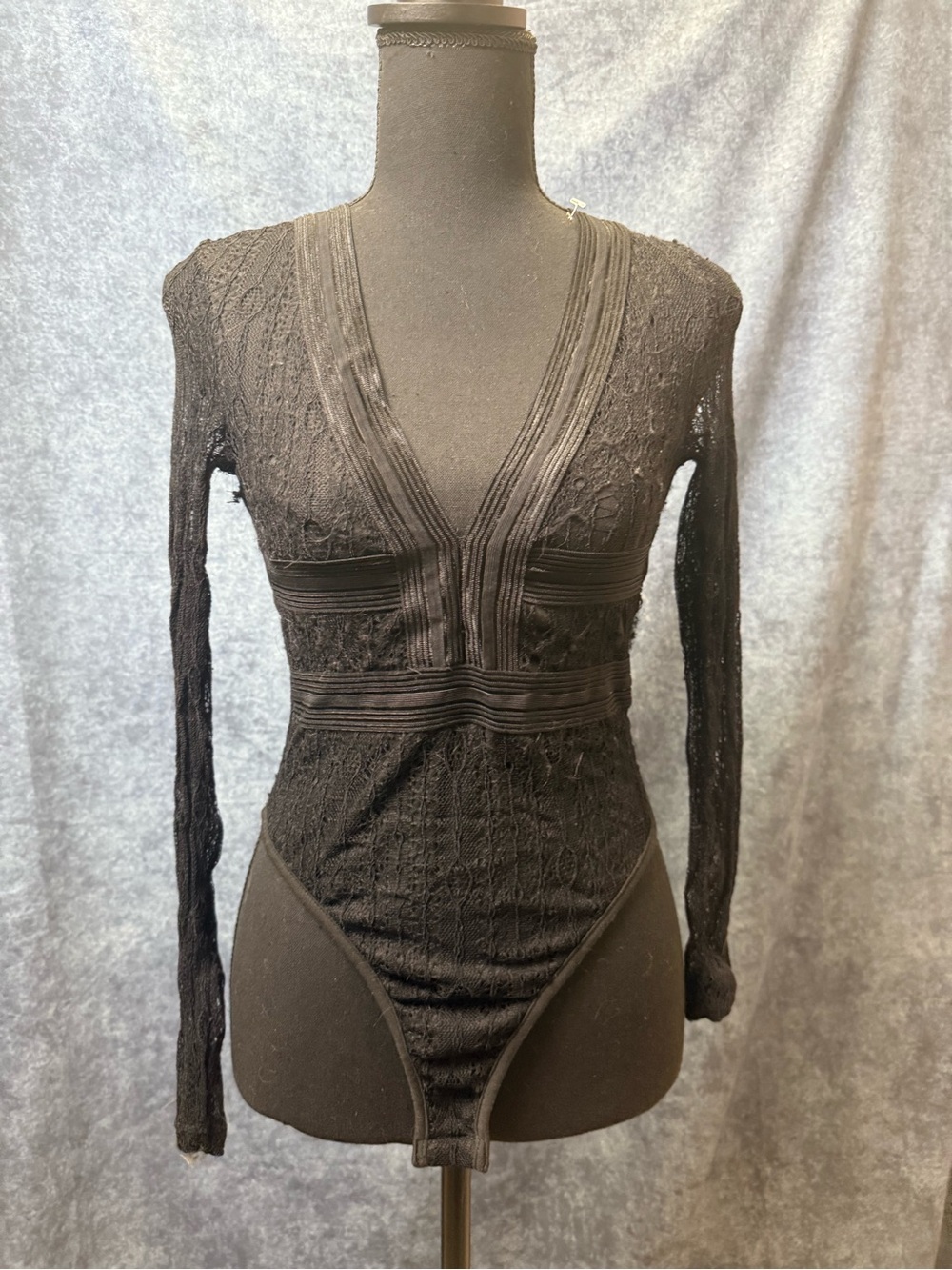 Black Lace V-Neck Long Sleeve Bodysuit